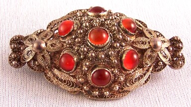 UNS43 carnelian/wirework pin